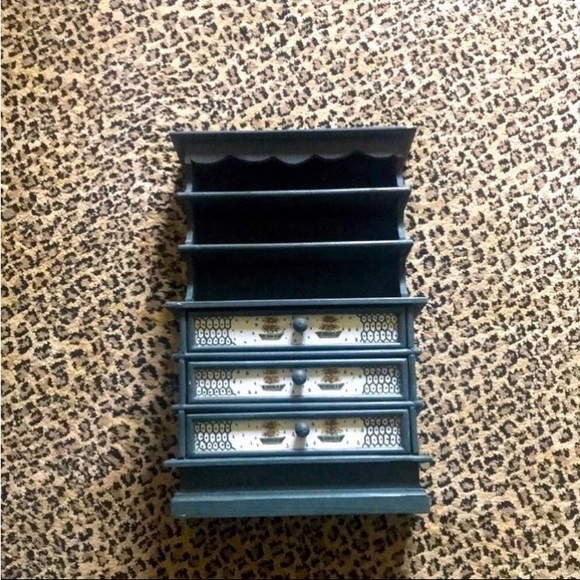 VINTAGE SMALL DECORATIVE HUTCH - Picture 4 of 13